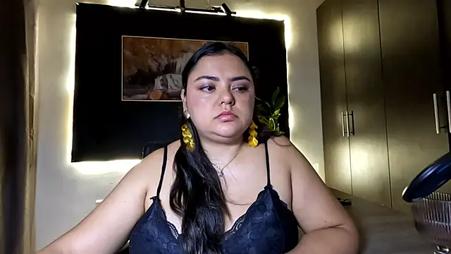 AzaraOnyx online show from July 18, 1:15 pm