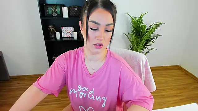 khloe starrr online show from April 11, 1:15 pm