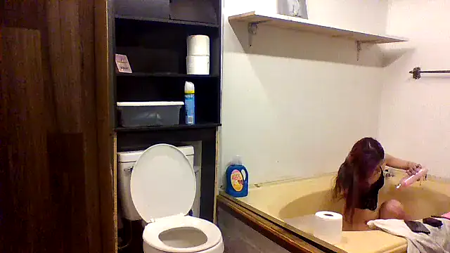 Snapshot of issyamazin chatting on February 17, 4:35 pm issyamazin online show from February 17, 4:35 pm