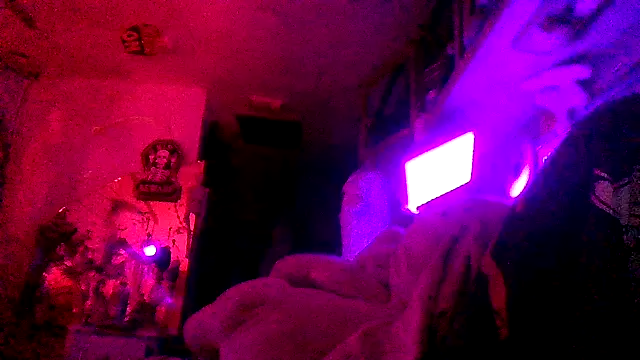 Snapshot of issyamazin chatting on March 1, 6:26 am issyamazin online show from March 1, 6:26 am