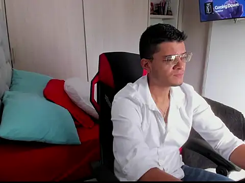 Snapshot of FredericSloan chatting on February 16, 4:03 pm FredericSloan online show from February 16, 4:03 pm