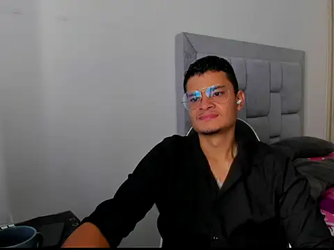 Snapshot of FredericSloan chatting on February 27, 3:56 pm FredericSloan online show from February 27, 3:56 pm