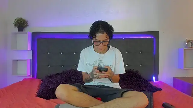 Ale cuzz online show from March 2, 3:30 pm