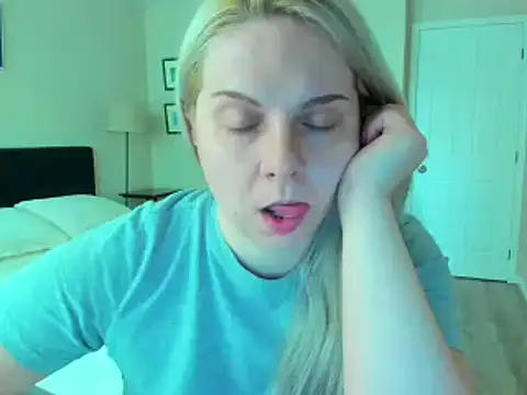 Snapshot of i_love_iva chatting on February 17, 10:38 pm i love iva online show from February 17, 10:38 pm