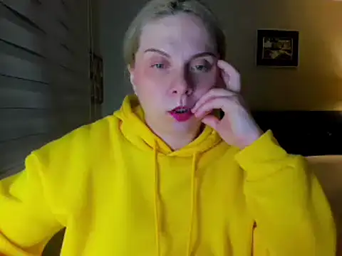 Snapshot of i_love_iva chatting on February 27, 2:39 pm i love iva online show from February 27, 2:39 pm