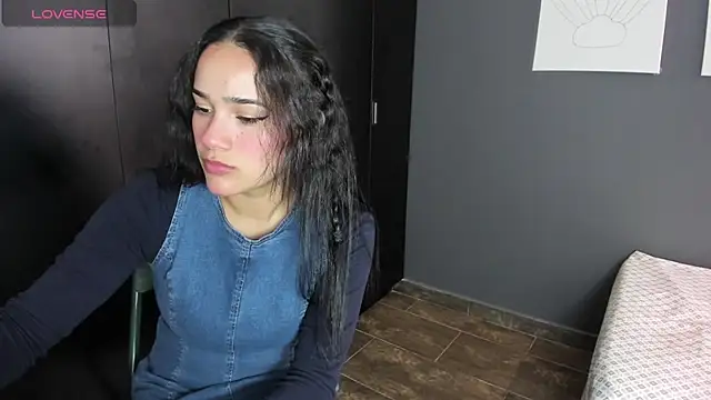 love kriss online show from April 4, 4:37 pm