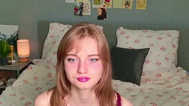 ElfieWhite online show from June 4, 6:14 pm