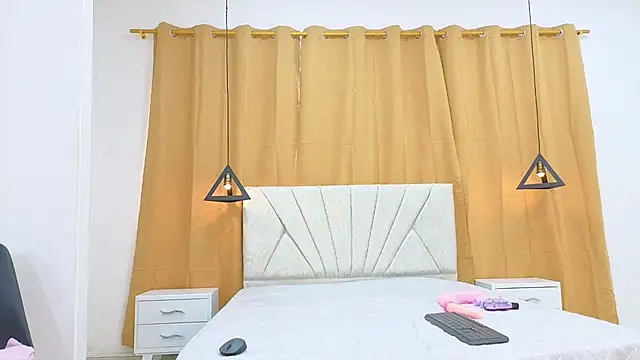 Snapshot of rossane_luxe chatting on February 19, 12:45 pm rossane luxe online show from February 19, 12:45 pm