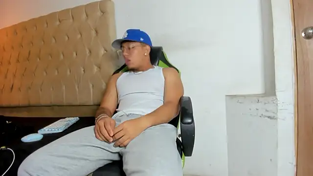 MaxSeduce23 online show from February 24, 1:20 pm