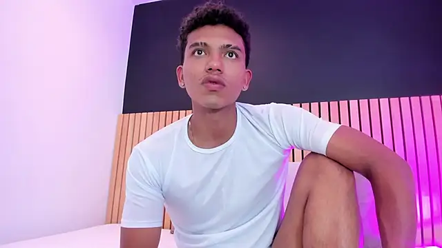 Snapshot of jhoystrong_ chatting on February 25, 7:34 pm jhoystrong online show from February 25, 7:34 pm