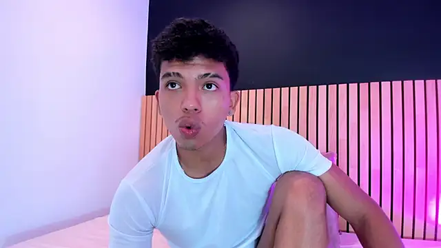 Snapshot of jhoystrong_ chatting on March 1, 2:08 pm jhoystrong online show from March 1, 2:08 pm