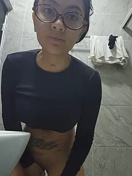 Snapshot of Roma_xxx chatting on February 16, 10:17 pm Roma xxx online show from February 16, 10:17 pm