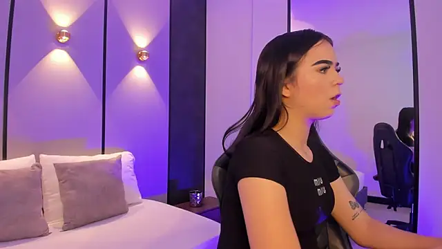 Snapshot of ariadna_boneville chatting on February 27, 2:44 am ariadna boneville online show from February 27, 2:44 am