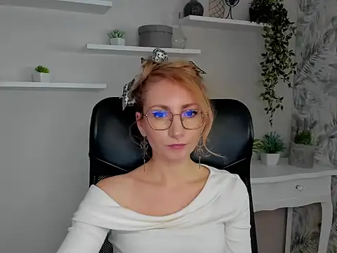 CinderellaMoon online show from February 20, 6:26 am