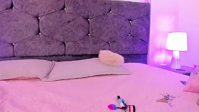 Megan Morphy online show from April 8, 2:06 pm