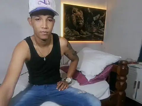 Snapshot of badboy_master chatting on June 6, 3:44 am badboy master online show from June 6, 3:44 am