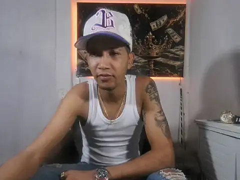 Snapshot of badboy_master chatting on June 8, 1:28 am badboy master online show from June 8, 1:28 am