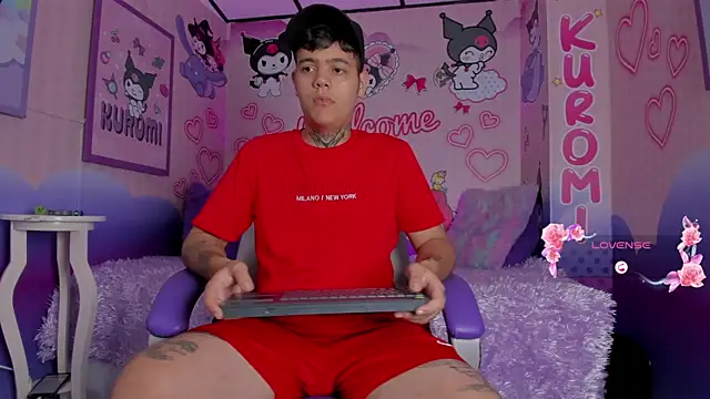 Snapshot of samael_betancurt chatting on July 13, 2:58 am samael betancurt online show from July 13, 2:58 am
