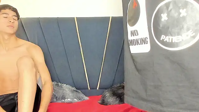 Snapshot of kleiver_cum18 chatting on February 21, 2:07 pm kleiver cum18 online show from February 21, 2:07 pm