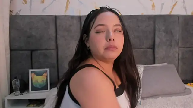 Snapshot of melanie_velle chatting on February 21, 3:18 am melanie velle online show from February 21, 3:18 am