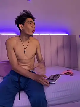 abrilandjulian online show from March 31, 11:54 am