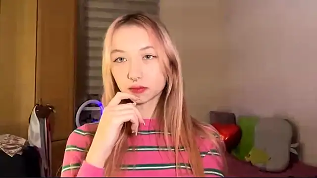 Snapshot of PinkTraible chatting on February 16, 12:56 pm PinkTraible online show from February 16, 12:56 pm