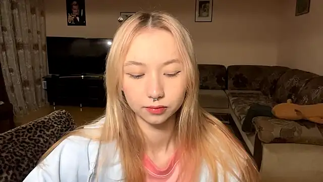 Snapshot of PinkTraible chatting on February 26, 11:42 am PinkTraible online show from February 26, 11:42 am