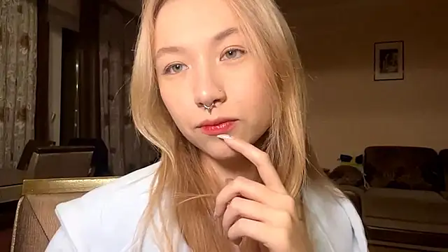 Snapshot of PinkTraible chatting on February 28, 11:22 am PinkTraible online show from February 28, 11:22 am