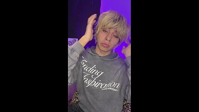 prince oliverr online show from April 8, 11:10 am