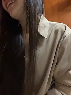 Snapshot of lau-11 chatting on March 4, 12:27 am lau-11 online show from March 4, 12:27 am