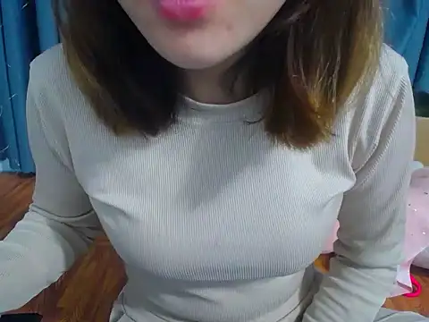 Snapshot of Lunababty chatting on February 16, 5:53 pm Lunababty online show from February 16, 5:53 pm