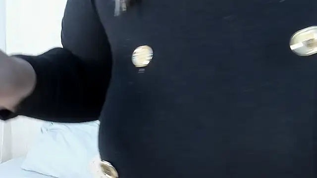 Snapshot of Cinnamon_Skin01 chatting on February 14, 6:04 pm Cinnamon Skin01 online show from February 14, 6:04 pm