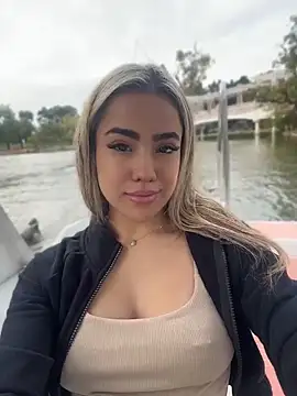 bellabarbiex online show from April 14, 8:15 pm