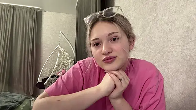 Snapshot of Linaceleste chatting on February 23, 2:03 pm Linaceleste online show from February 23, 2:03 pm