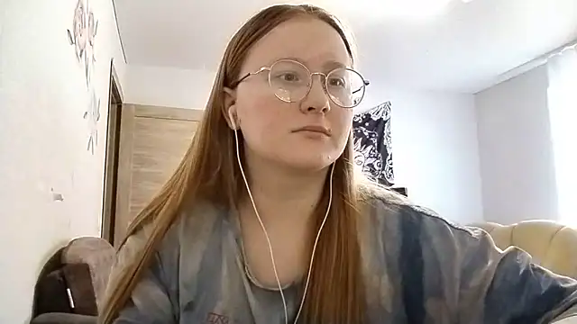 Snapshot of AnikaLipps chatting on March 2, 2:13 pm AnikaLipps online show from March 2, 2:13 pm