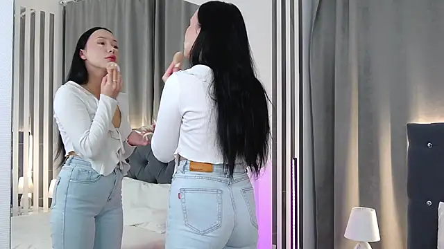 VikkyVonn online show from May 6, 10:20 am