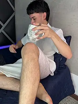 Snapshot of Lucian-greyy chatting on February 18, 4:30 am Lucian-greyy online show from February 18, 4:30 am