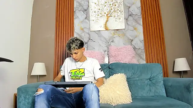 YOUNG BOYS HELL online show from March 20, 1:10 am