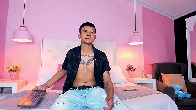 Snapshot of TylerGandi chatting on February 26, 8:08 pm TylerGandi online show from February 26, 8:08 pm