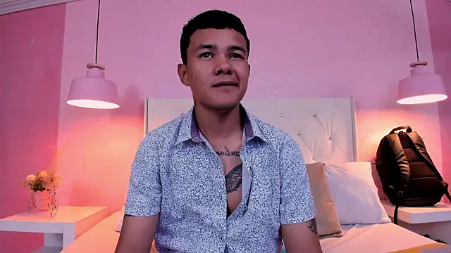 Snapshot of TylerGandi chatting on March 1, 8:11 pm TylerGandi online show from March 1, 8:11 pm