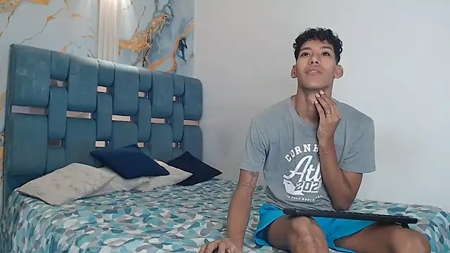 GREEN BOYS online show from April 8, 7:14 pm