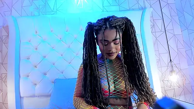 Snapshot of Malikasoleil chatting on March 1, 5:31 am Malikasoleil online show from March 1, 5:31 am