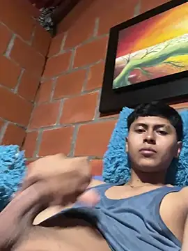 Snapshot of Miguel_960 chatting on May 4, 10:50 pm Miguel 960 online show from May 4, 10:50 pm