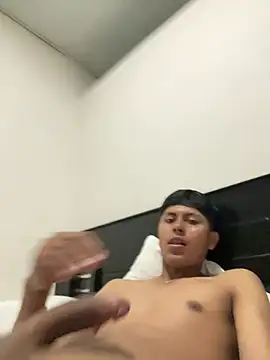 Snapshot of Miguel_960 chatting on June 29, 9:59 pm Miguel 960 online show from June 29, 9:59 pm