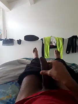 Snapshot of isuru_lakshan chatting on February 25, 1:32 pm isuru lakshan online show from February 25, 1:32 pm