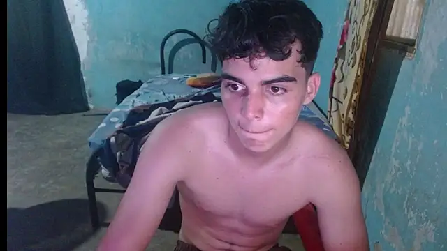 Snapshot of heiker__ chatting on May 22, 3:13 am heiker online show from May 22, 3:13 am