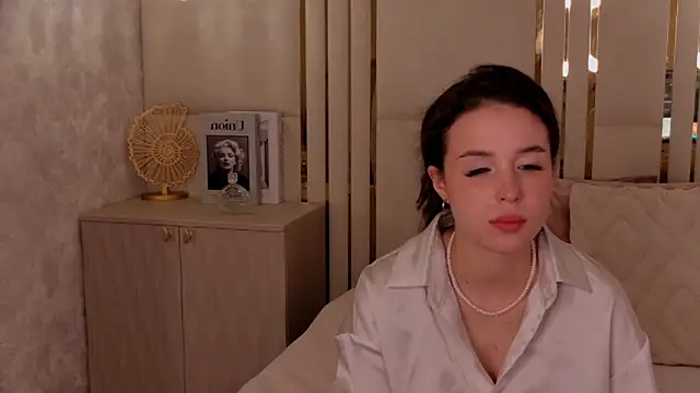 LanaLedger online show from May 11, 4:04 pm