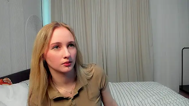 Snapshot of TraceeRebollar chatting on March 3, 12:33 pm TraceeRebollar online show from March 3, 12:33 pm