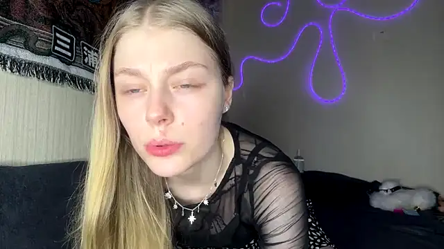 Snapshot of CassandraMur chatting on February 18, 5:09 pm CassandraMur online show from February 18, 5:09 pm