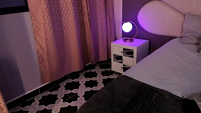 PerlaRogerss  online show from March 29, 10:48 am